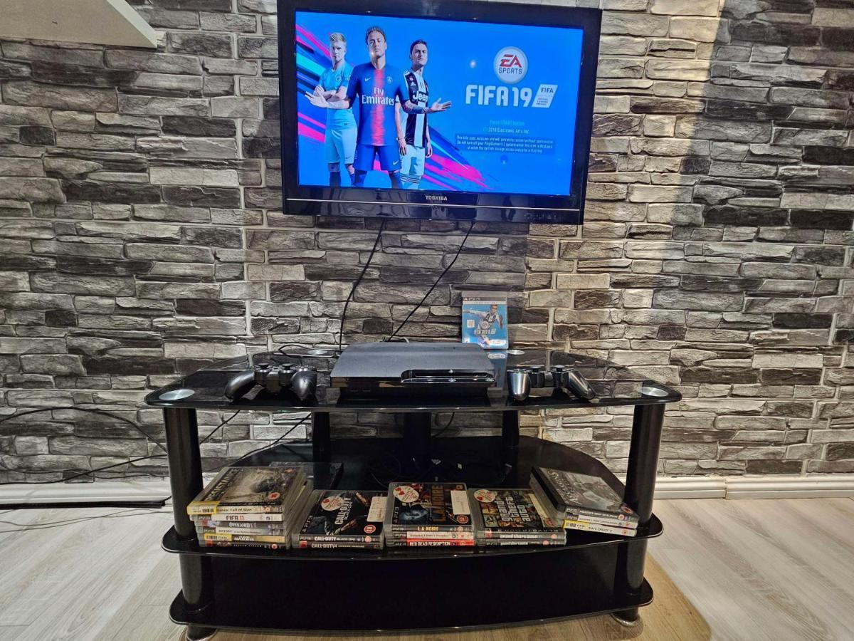 Modern Urban Haven: Stylish Getaway Apartment Lisburn Luaran gambar